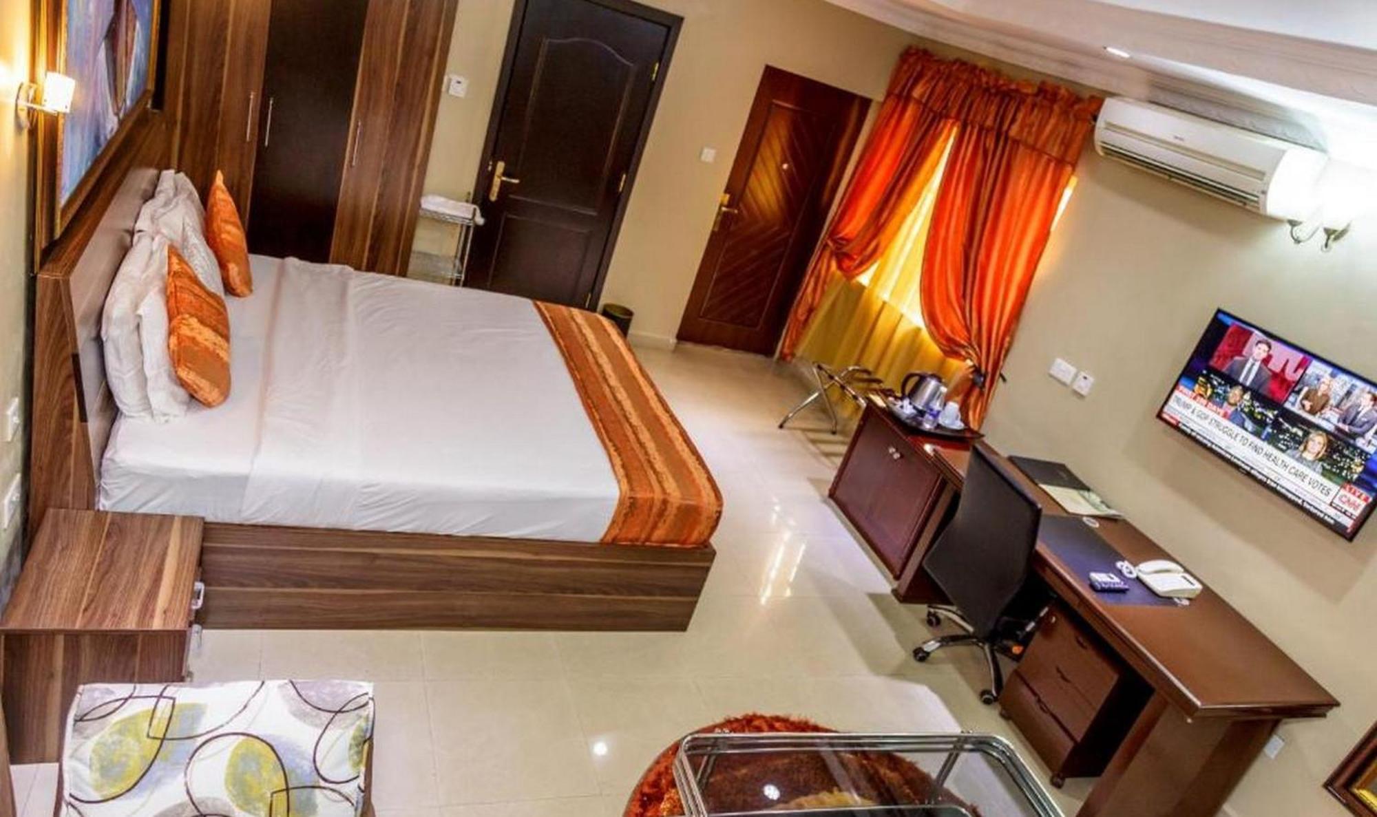 Room In Lodge - Apartment Royale Hotel-3 Bd Apartment Ikeja Zewnętrze zdjęcie