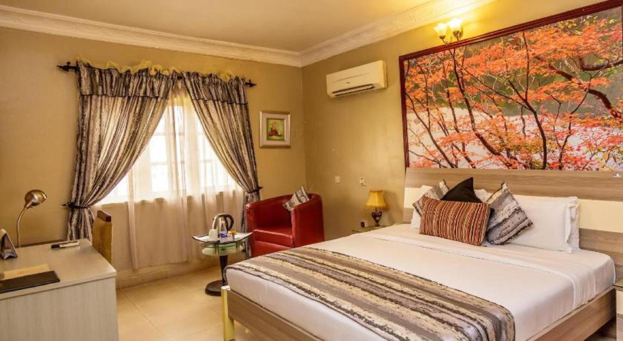 Room In Lodge - Apartment Royale Hotel-3 Bd Apartment Ikeja Zewnętrze zdjęcie
