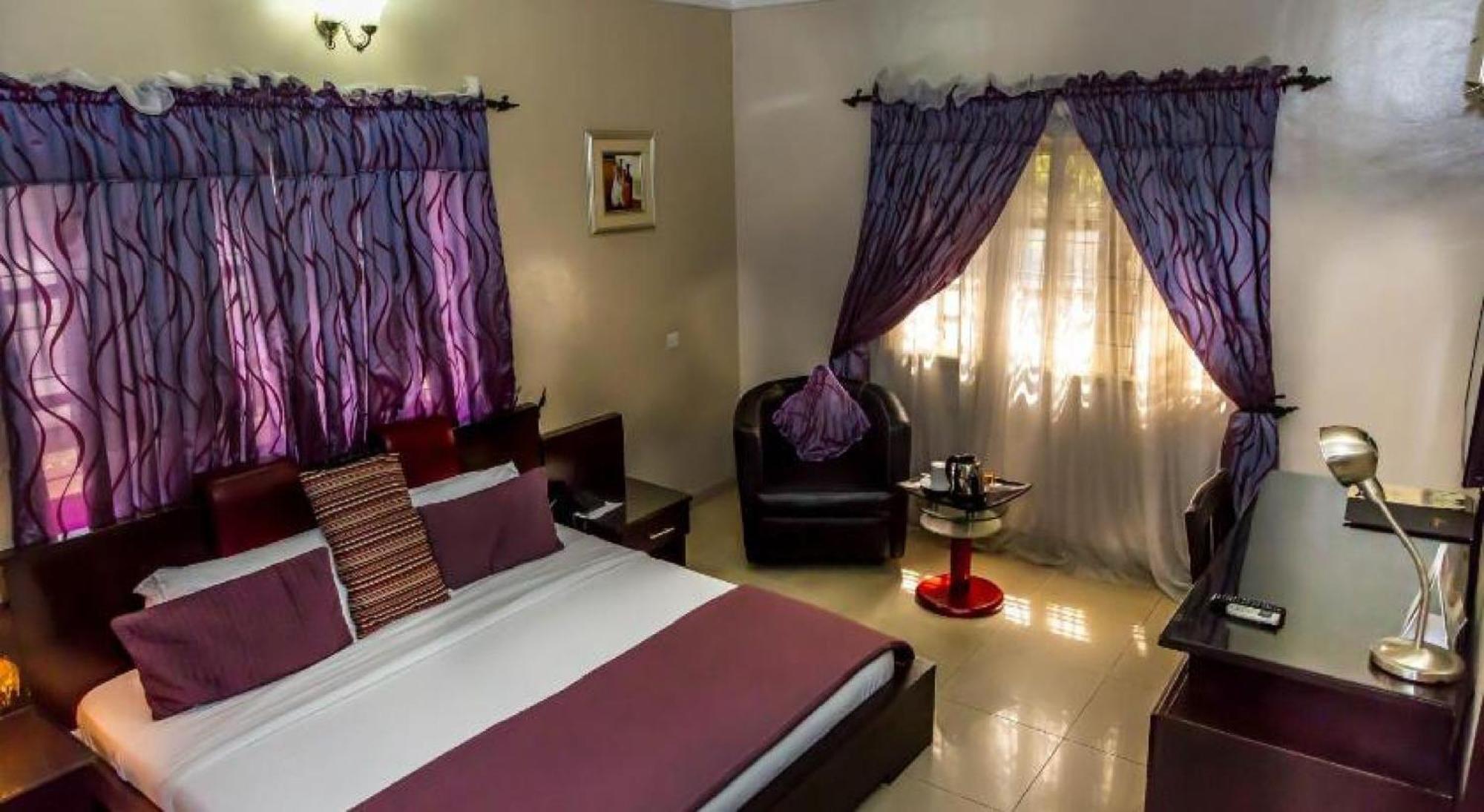 Room In Lodge - Apartment Royale Hotel-3 Bd Apartment Ikeja Zewnętrze zdjęcie