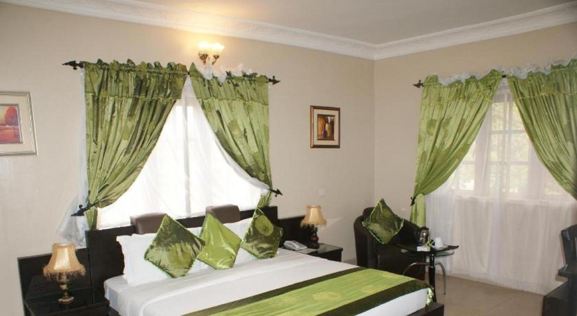 Room In Lodge - Apartment Royale Hotel-3 Bd Apartment Ikeja Zewnętrze zdjęcie